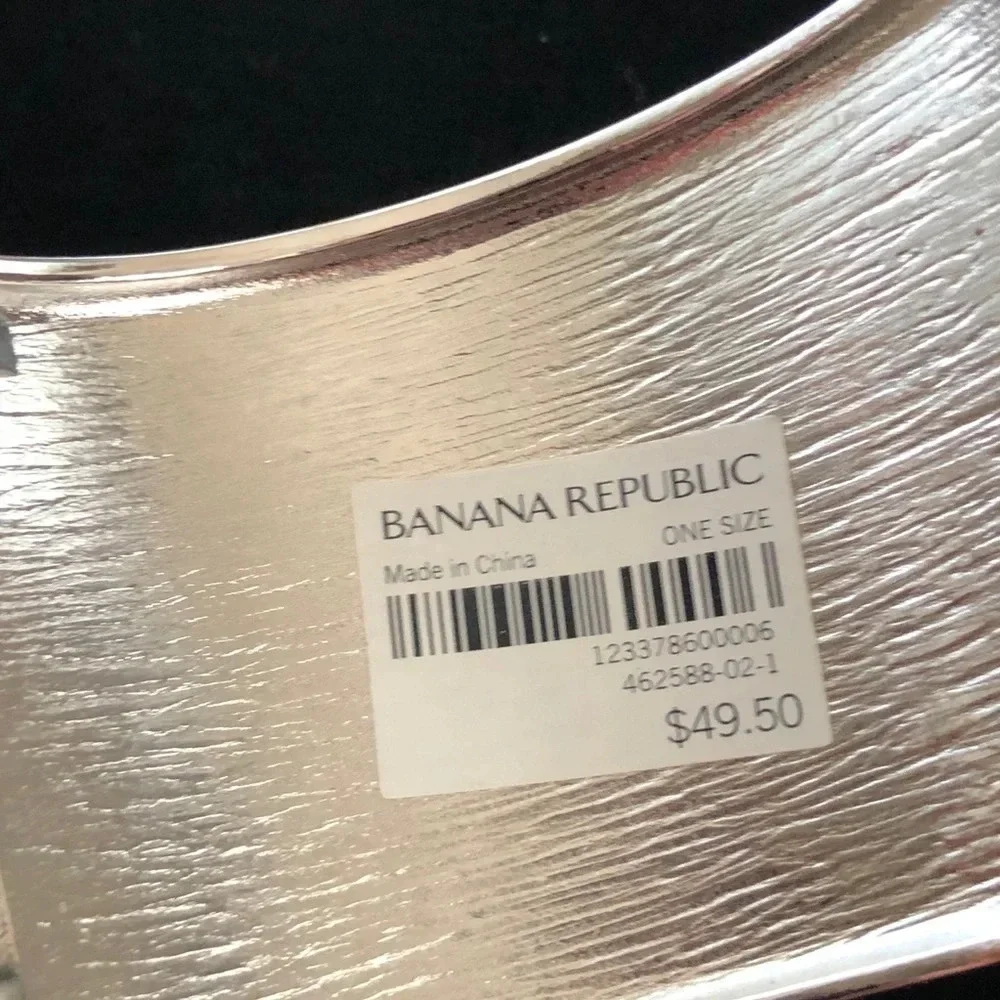 Banana Republic even tags all